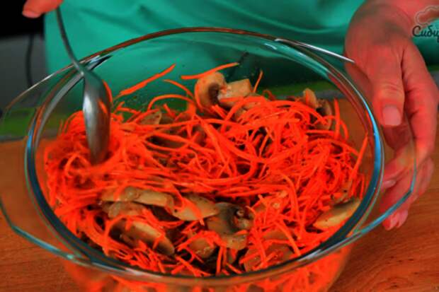 Корейский салат с шампиньонами и морковью: фото шаг 6