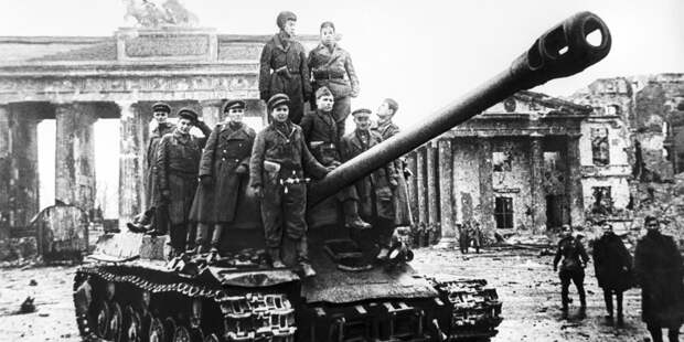«Установилась непривычная тишина»: конец Берлинской операции и войны глазами фронтовиков