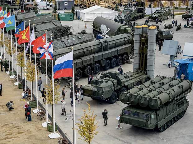 В армию и на флот РФ с высокой динамикой поступают новейшие образцы оружия и...