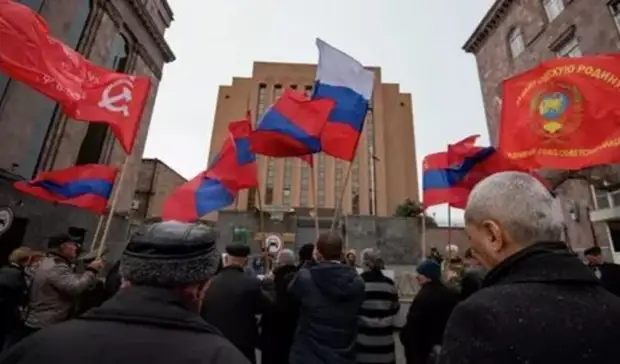 В Ереване поддержали спецоперацию РФ в Украине шествием