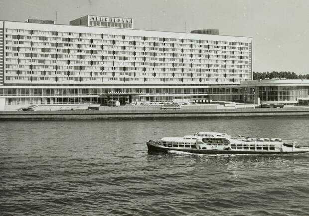 1971. Гостиница Ленинград