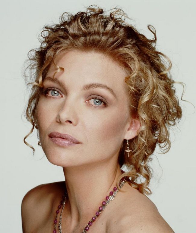 https://i.pinimg.com/736x/41/ab/52/41ab526d49e8feba7745f3a8af582440--famous-portraits-celebrity-portraits.jpg
