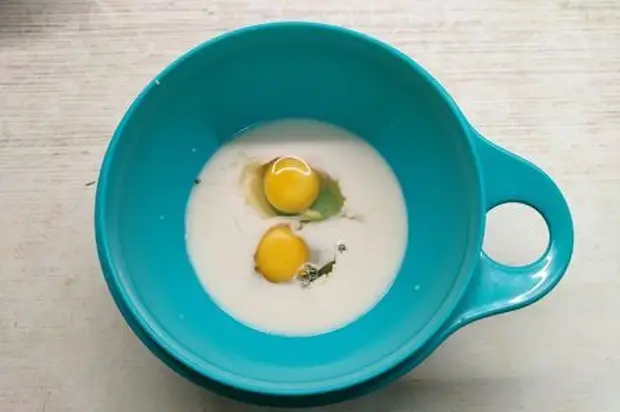 Маффины с куриной грудкой, зеленью и сыром