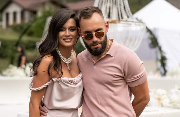 43-летняя звезда пережила десятки предательств и публичных скандалов : Ксения Бородина «впервые открыто влюбилась» и вышла замуж за Николая Сердюкова, несмотря на разговоры о его заработках