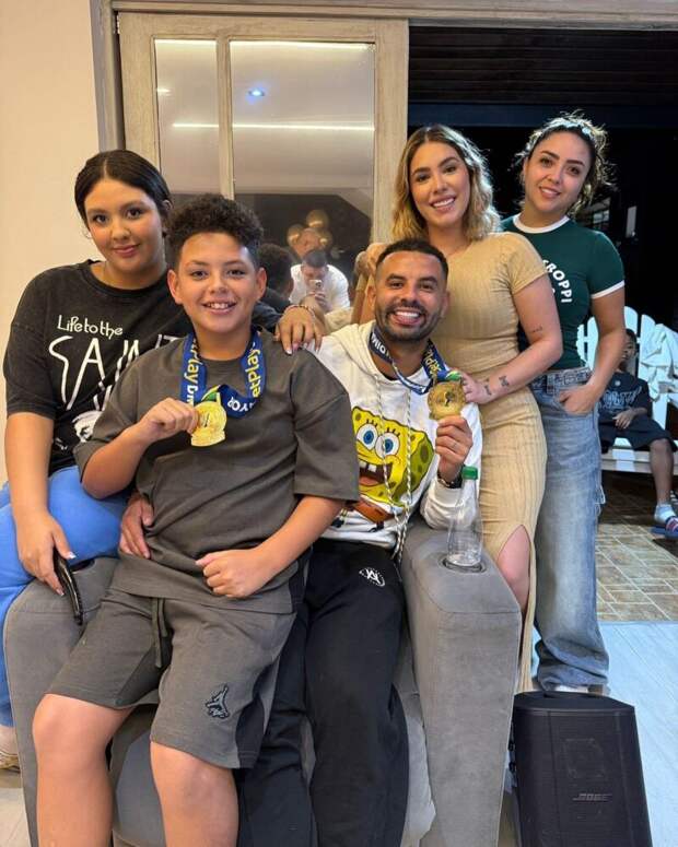 Ему было 11, ей 14: шокирующая история дочери футболиста