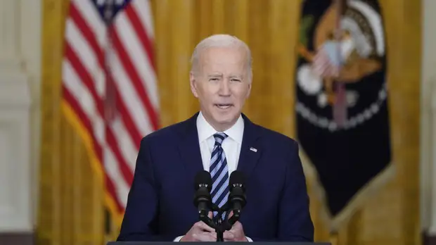 Байден заявил о рассмотрении возможности введения санкций против Путина