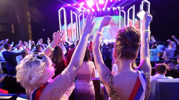 Выпускные вечера в России могут пройти в традиционном формате