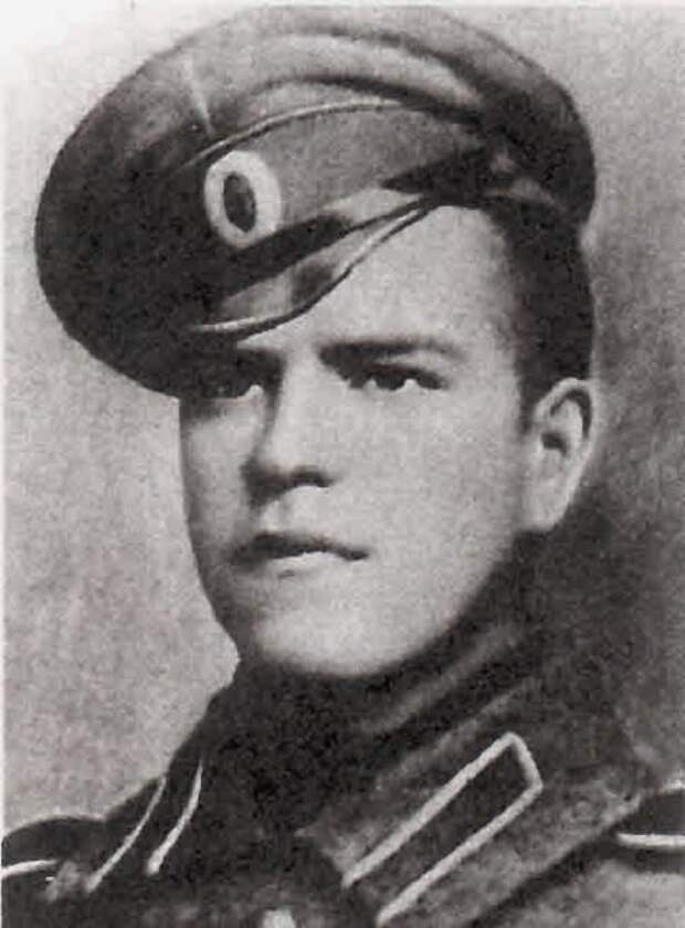 Унтер-офицер Георгий Жуков в 1916 году