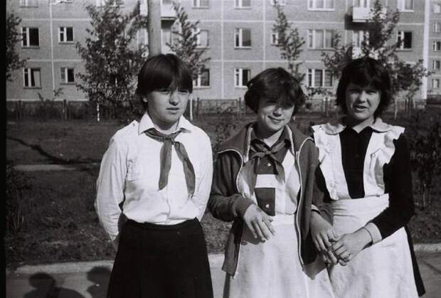 1981 сентябрь школа 92 Свердловск Кольцово. Автор «Саня».jpg 1981 сентябрь школа 92 Свердловск Кольцово. Автор «Саня».jpg