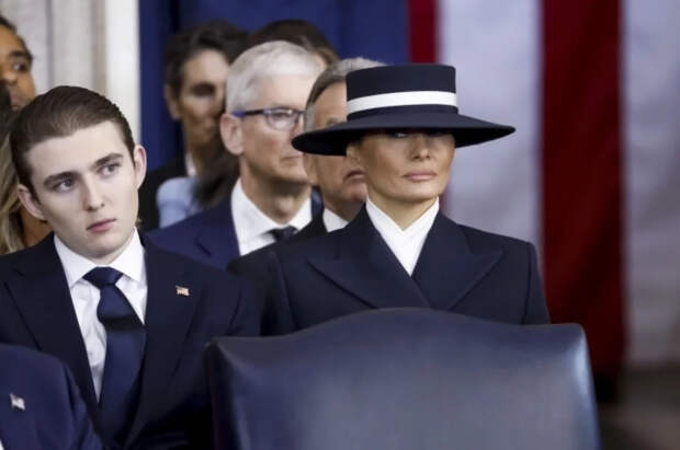 Бэррон Трамп высказался после публичной шутки отца о фильме его матери