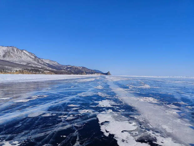 Семь человек утонули в провалившейся под лёд Байкала "буханке" с туристами из Китая