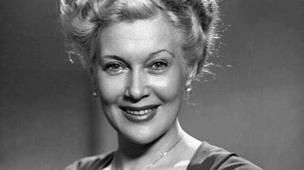 Тайный роман с вождем и бездетность: как Сталин повлиял на судьбу Любови Орловой?