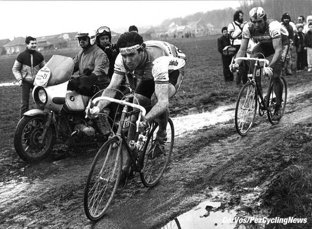Hoogvliet - wielrennen - cycling - radsport - cyclisme -  Tour of Flandres - Paris - Rouboaix -  Alain Bondue of France and Gregor Braun of Germany put in a huge effort during the 1984 Paris-Roubaix race. This edition took place on a very muddy day. - foto Cor Vos ©2012