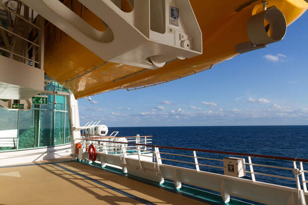 РИА Новости: русских туристов выселяют с застрявшего в Дохе круизного лайнера