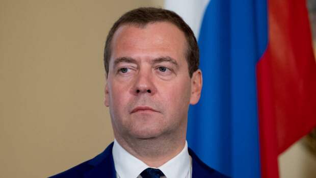 Медведев заявил о провокациях НАТО на фоне холодной войны США и Китая