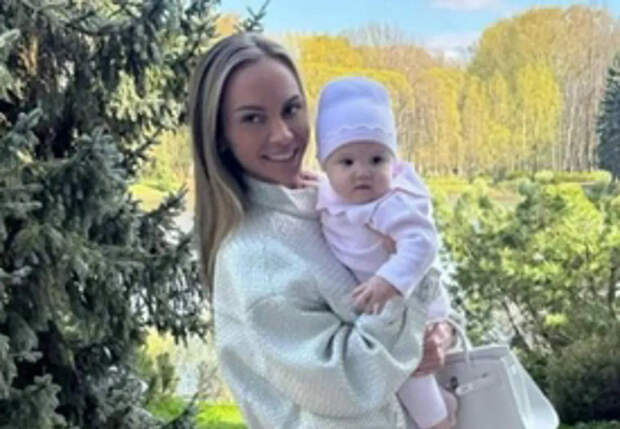 Новая возлюбленная футболиста Андрея Аршавина показала подросшую дочь