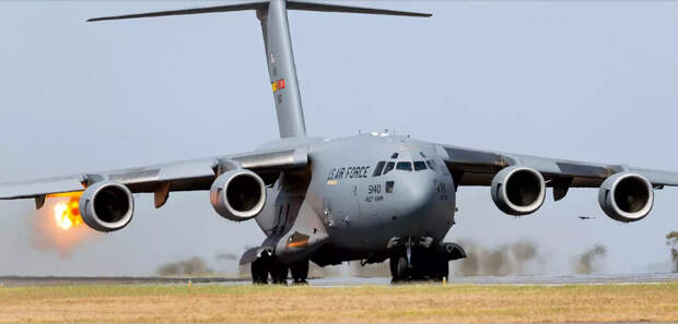 США прямо сейчас перебрасывают авиацией большие силы на Ближний Восток