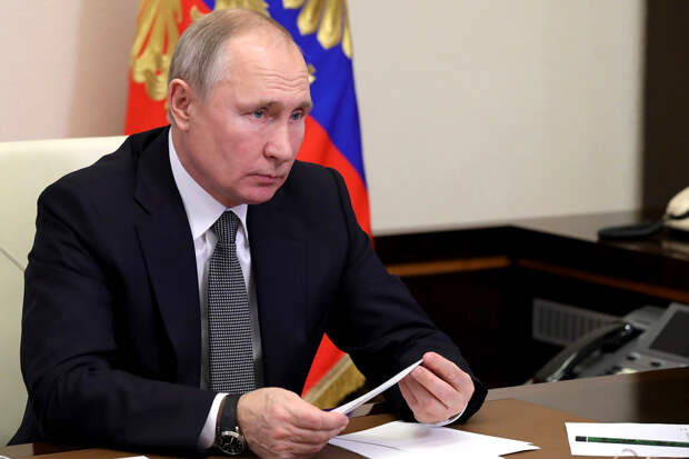 Путин обещал привиться от COVID-19 осенью и не «обезьянничать»