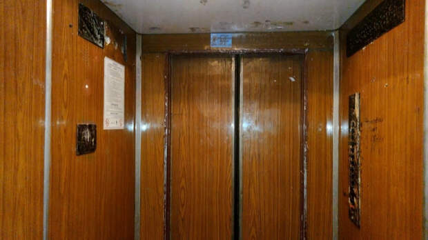 Российские регионы вдвое сократили закупки лифтов для замены старых