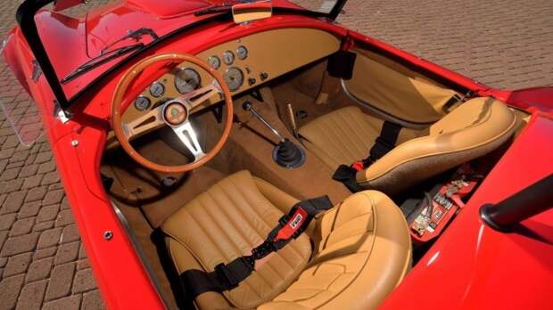Shelby 427 Cobra FAM 1965 года, принадлежавшая Полу Уокеру, уйдет с молотка