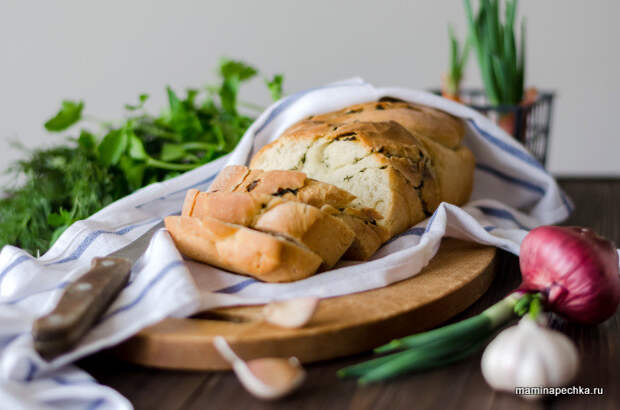 Кранц — хлеб с чесноком и зеленью