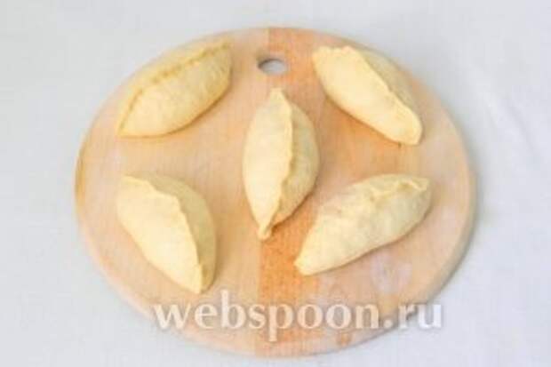 Защипываем края.