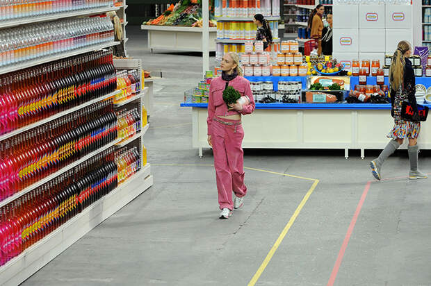 Показ Chanel осень-зима 2014/15