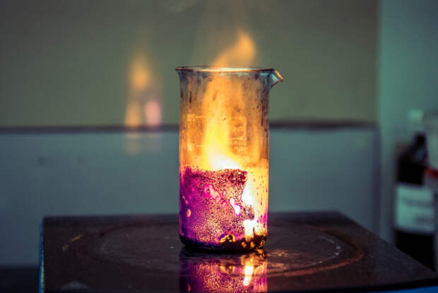 алюмотермия термит. самовоспламенение бумаги. горение жидкости в квартире. горение в химии. горение раствора.