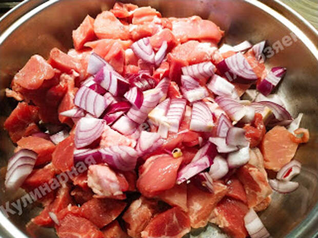 Свинина тушеная с овощами