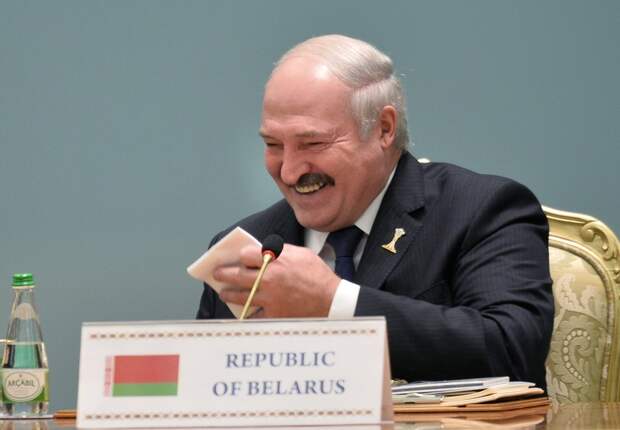 Президент Белоруссии Александр Лукашенко публично посетовал, что российский коллега Владимир Путин не пригласил его...