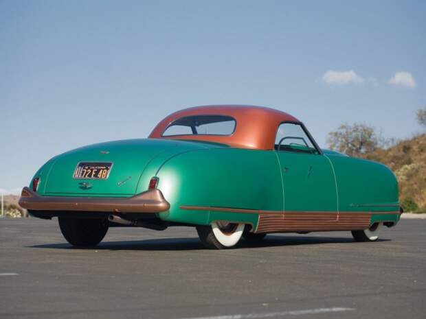 Одним из них стал этот уникальный Chrysler Thunderbolt, который сочетал в себе новые веяния в дизайне и самые последние достижения по технической части. Thunderbolt, chrysler, концепт-кар, олдтаймер