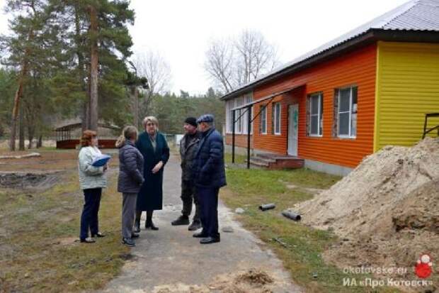 Ход строительства новых корпусов в котовском лагере "Костер" проверила министр образования области