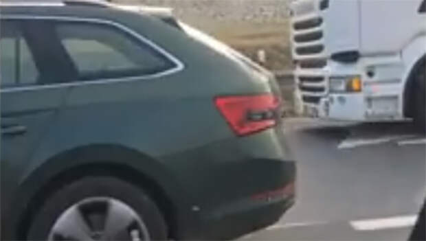 Обновленный Skoda Superb 2019 засняли без камуфляжа