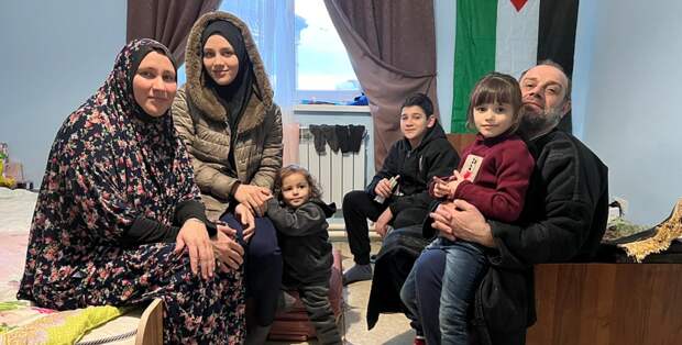 В интернет-пространстве появилась информация о том, что Россия примет у себя палестинских беженцев. И ладно, если бы речь шла о принятии пары десятков семей.