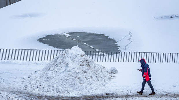 Роскосмос показал фото надвигающегося на Москву циклона