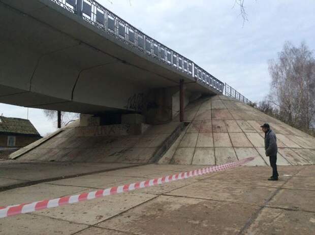 Вот-вот рухнет: местные жители просят отремонтировать центральный мост в Велиже