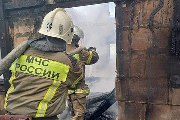 В Крыму локализовали пожар, охвативший четыре двухэтажных жилых дома