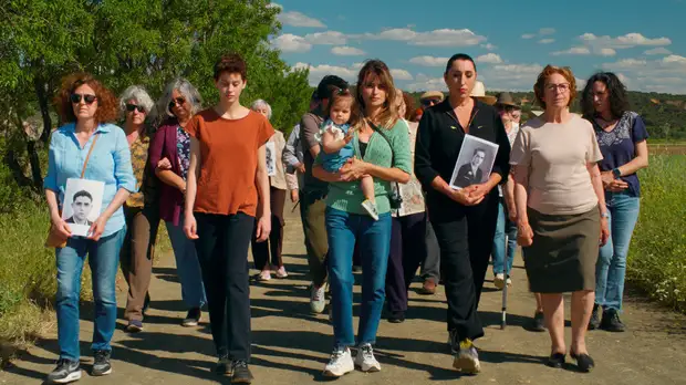 Семейные драмы и погружение в историю: в прокат выходит фильм Альмодовара «Параллельные матери»