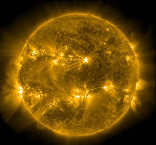 Поступает противоречивая информация о «судьбе» выброса солнечной плазмы