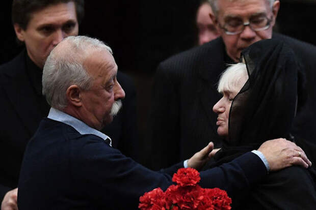 Вдова Булдакова Людмила выиграла суд за квартиру и дачу актера