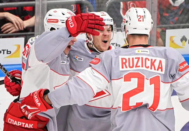 Камбэк «Спартака» на фоне допинг-скандала Морозова. Вытащили дерби с 2:5