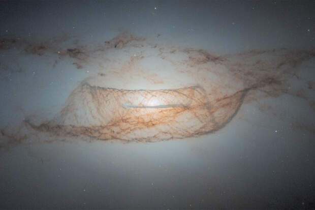 ЕКА: появилось изображение сетевидной структуры галактики NGC 4753