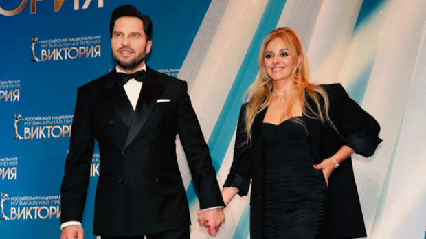 «Все смешалось в доме…»: звезды на красной дорожке национальной премии «Виктория»