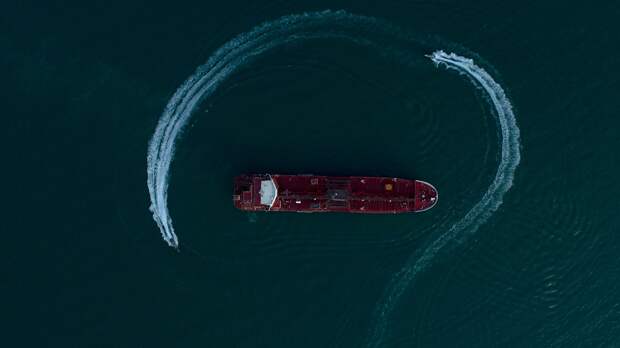 FT: страховка проходящих через Ормузский пролив судов подорожала в 12 раз