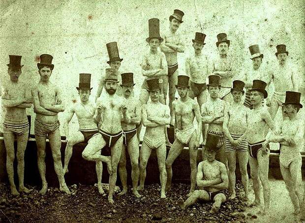 Джентльмены Брайтонского клуба купальщиков. Англия. 1860-е историческое фото, история