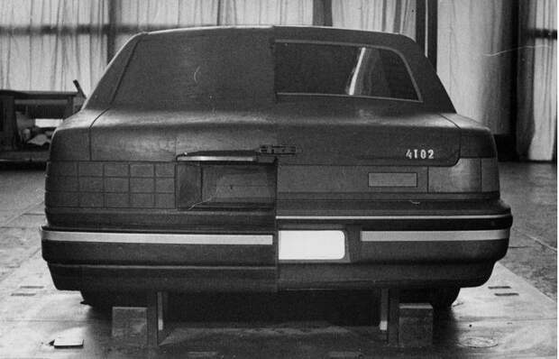 ЗИЛ-4102 – неудавшийся лимузин последнего президента СССР