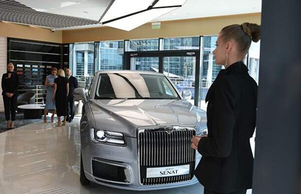 Автомобиль Aurus Senat в первом шоуруме по коммерческим продажам отечественных машин для первых лиц государства проекта Кортеж в деловом центре Москва-Сити Автомобиль Aurus Senat в первом шоуруме по коммерческим продажам отечественных машин для первых лиц государства проекта Кортеж в деловом центре Москва-Сити