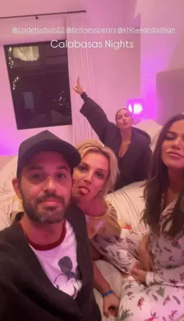 Кейд Хадсон, Бритни Спирс, Ким и Хлое Кардашьян