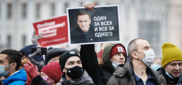 «Последний шанс не погрузиться во тьму». Соратники Навального назначили митинг на день послания Путина
