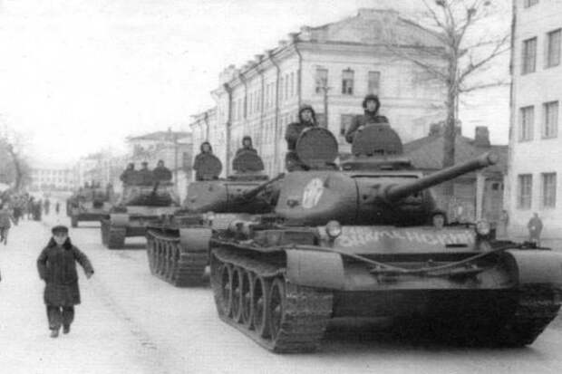 В тени «тридцатьчетверки» – танки Александра Морозова Т-43 и Т-44